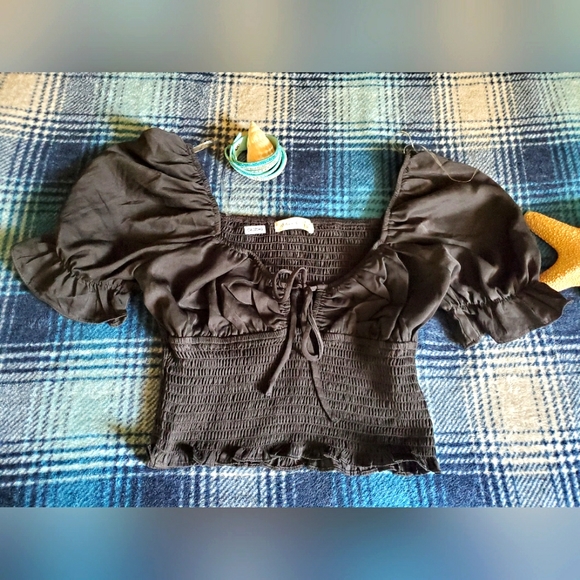 Active USA Tops - 🖤🍒NWOT Cute Crop Top🍒🖤